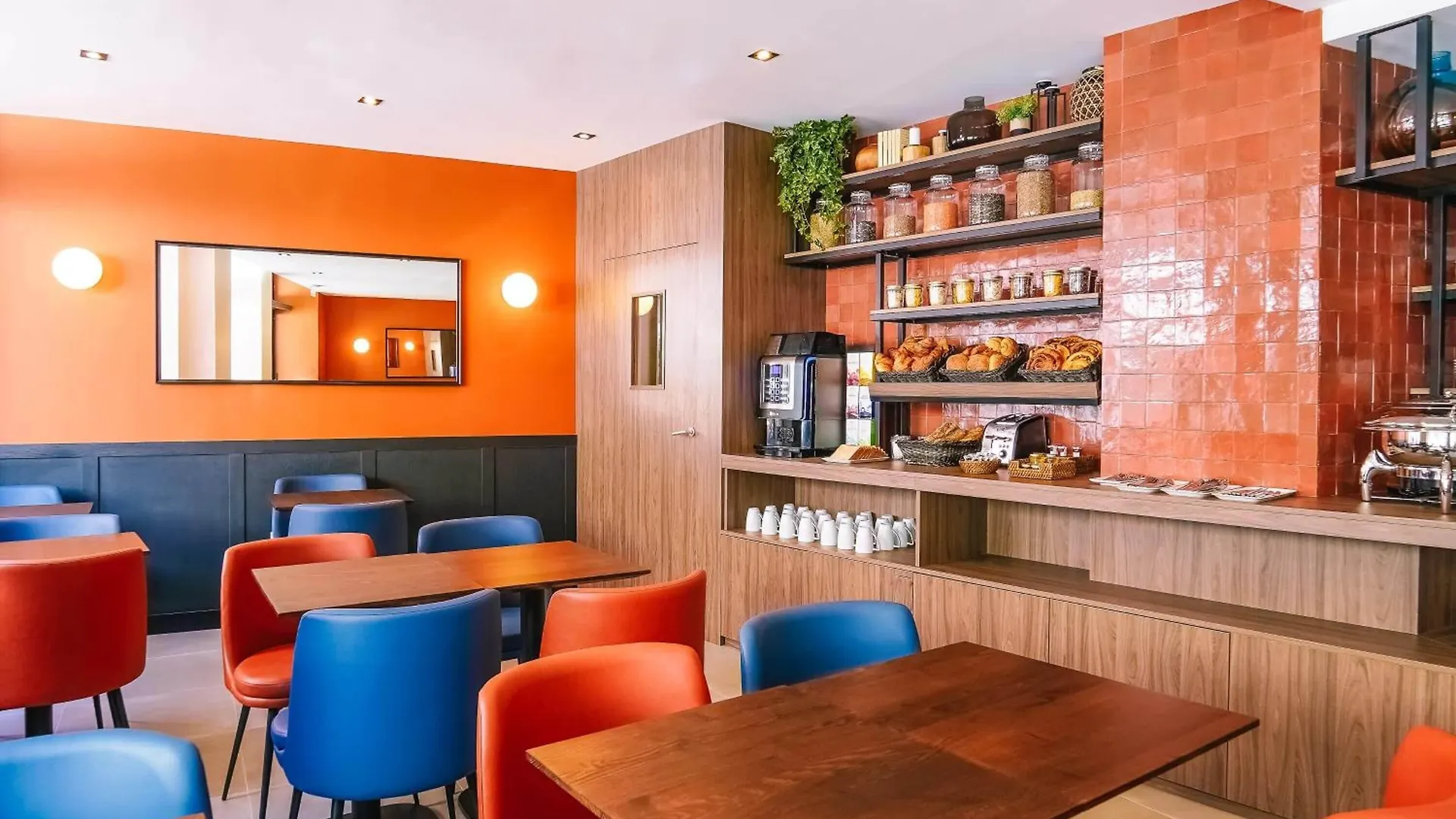7 Hôtels Centraux aux Halles pour Voyager Sans Contrainte