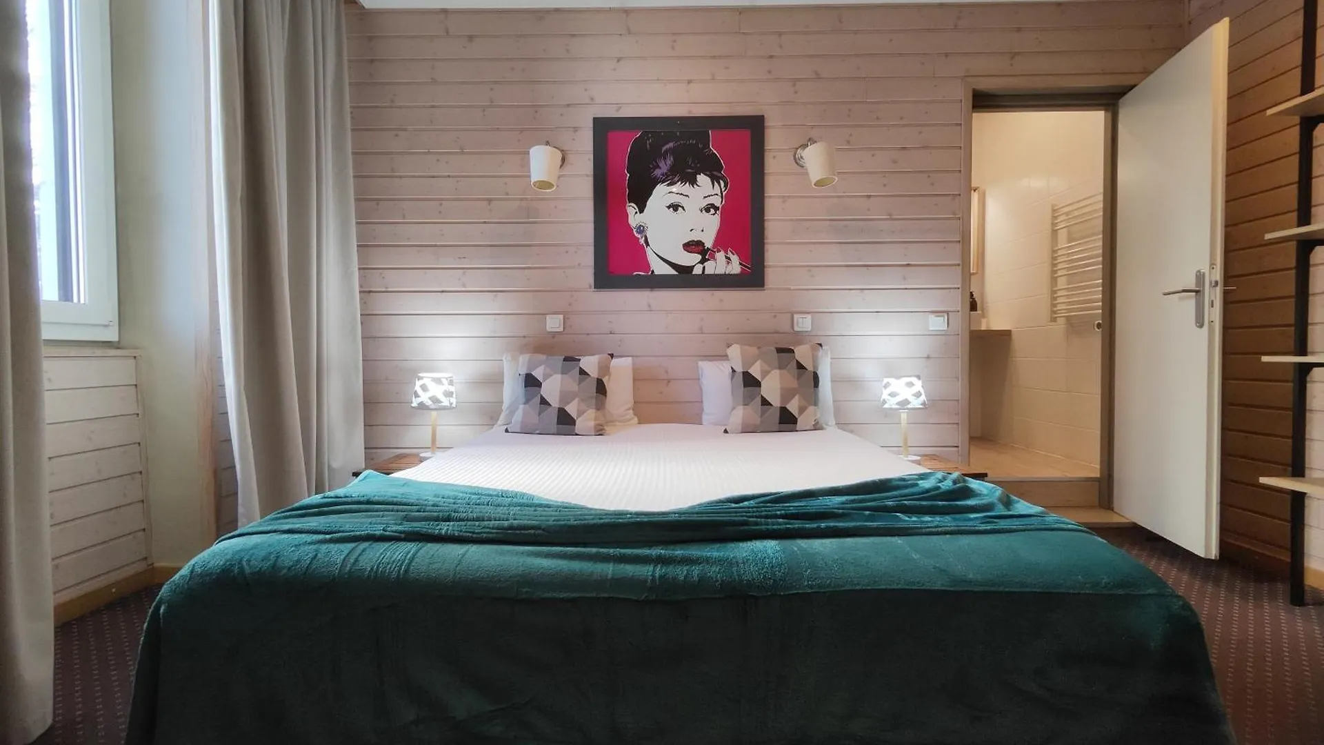 Où Dormir au Centre d'Annecy : 5 Hôtels 2 Étoiles Sélectionnés